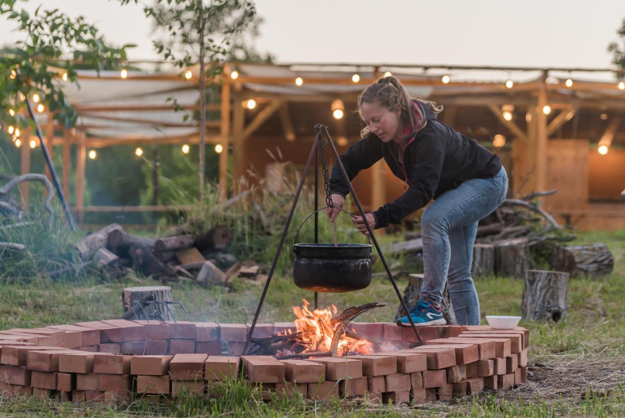 Szellos Ret Camping Balvanyos Exterior foto